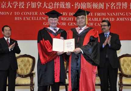 Remise d'un doctorat honoris causa de l’Université de Nanjing