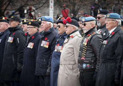 Les anciens combattants sont solidaires lors de la cérémonie nationale du jour du Souvenir.